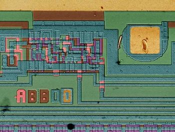 ein Chip in 400 facher vergrößerung - Quelle http://en.wikipedia.org/wiki/Integrated_circuit